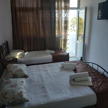 Guest House U Antoniny Gagra Buitenkant foto