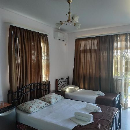 Guest House U Antoniny Gagra Buitenkant foto