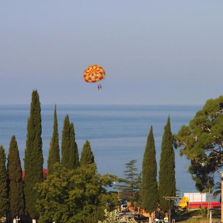 Guest House U Antoniny Gagra Buitenkant foto