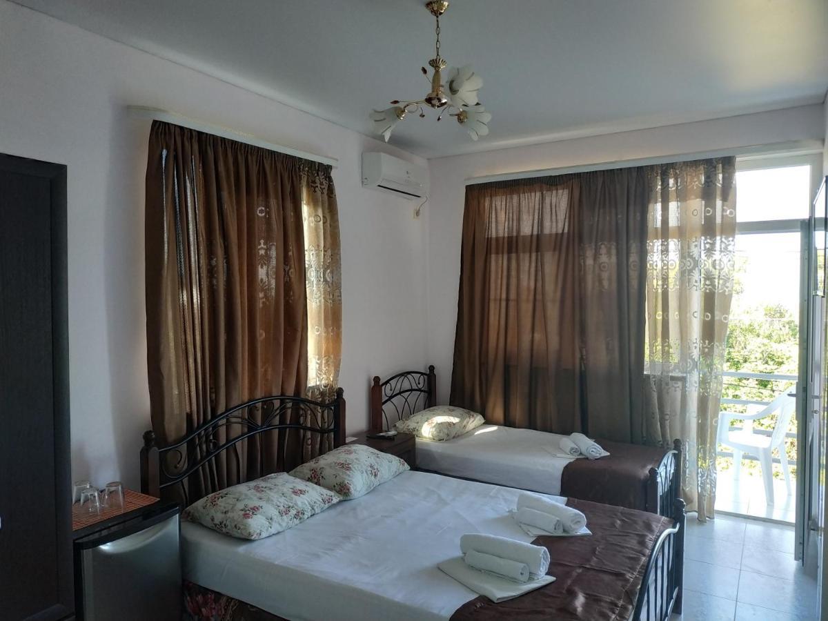 Guest House U Antoniny Gagra Buitenkant foto