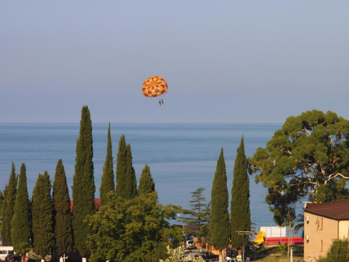 Guest House U Antoniny Gagra Buitenkant foto