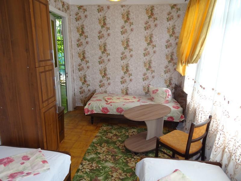 Guest House U Antoniny Gagra Buitenkant foto